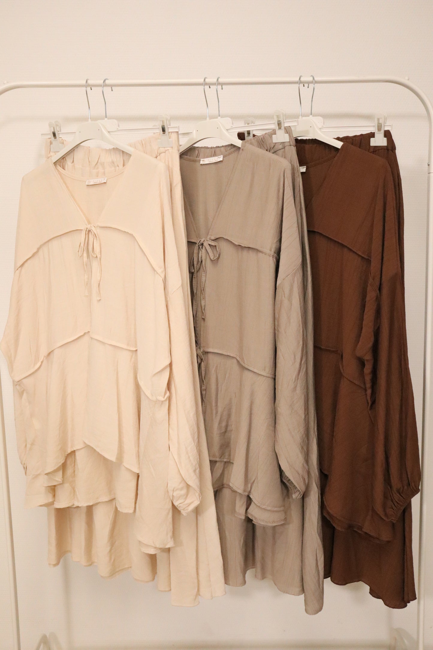 Zweiteiler mit Schnürchen