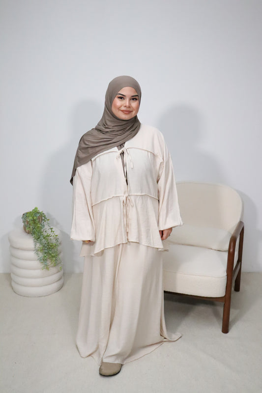 Zweiteiler mit Schnürchen